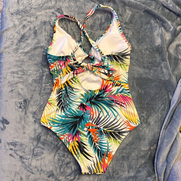 Shade and Shore Tropical Print One-Piece Swimsuit Size Medium - Picture 4 of 9